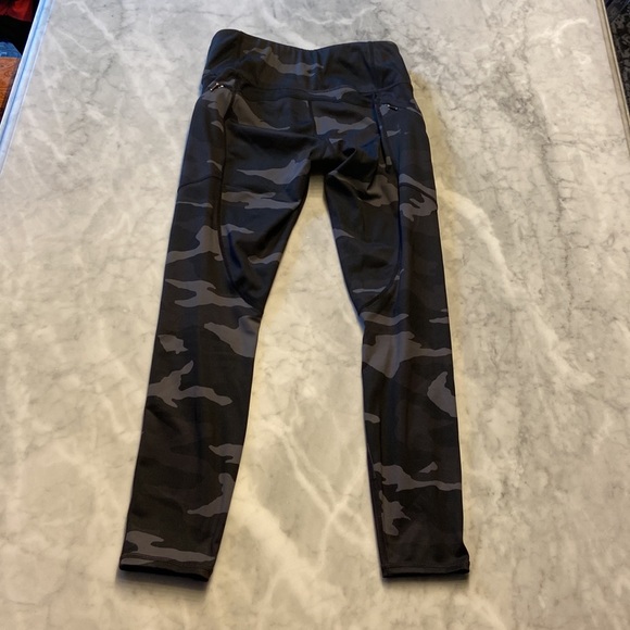 Athleta camo leggings. Black gray. Extra small - Picture 6 of 10